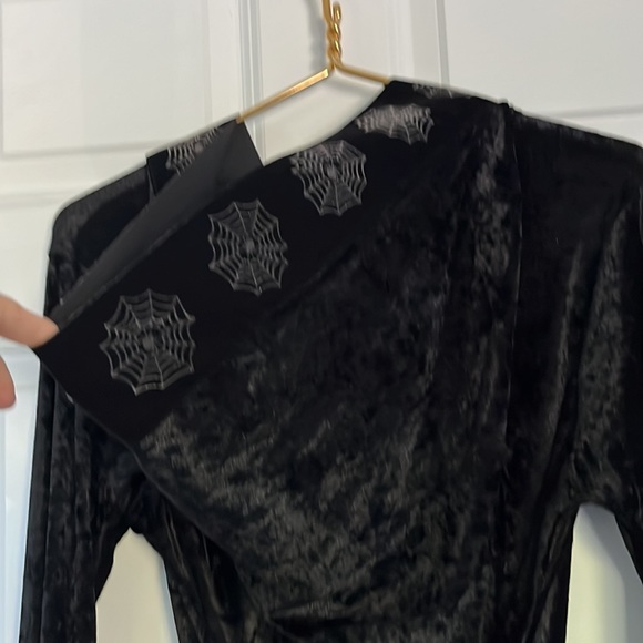 🕷️ WITCH CLOAK/COSTUME 💀 WOMEN’S MEDIUM 👻🎃VELVETY - Picture 11 of 15
